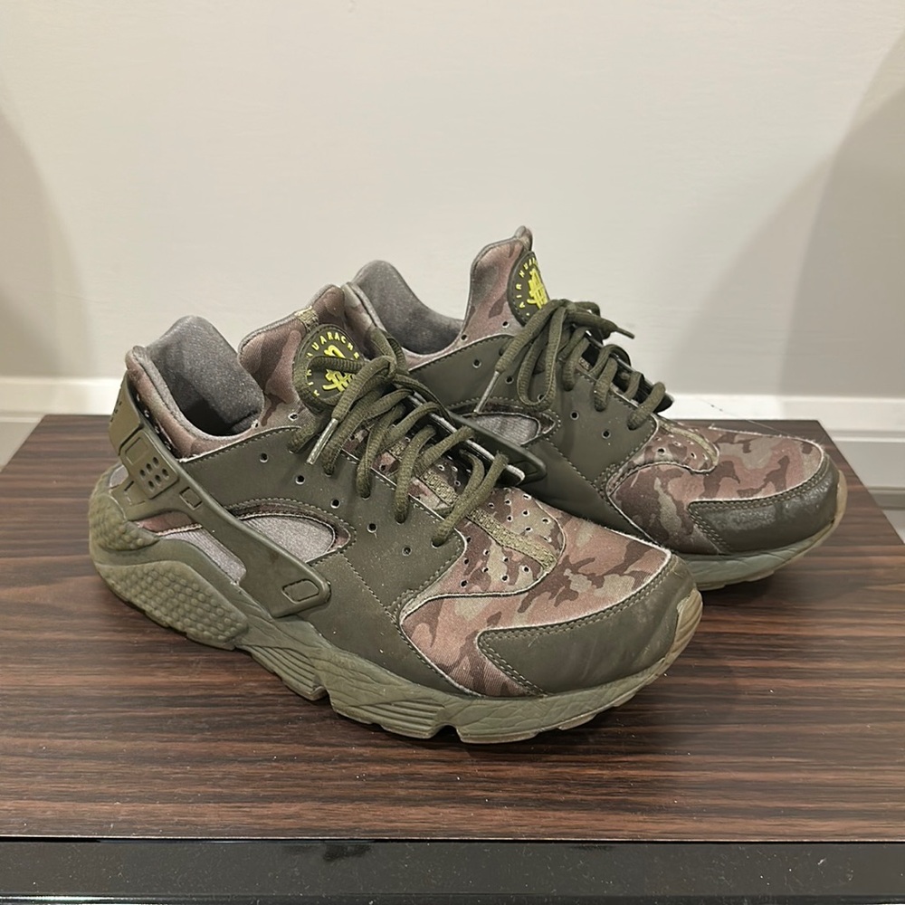 Nike Air Huarache, Camouflage, Sz 10